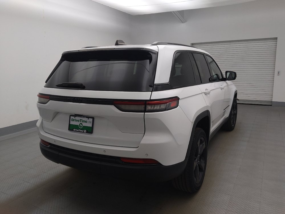 Used 2023 Jeep Grand Cherokee Altitude RWD image 7