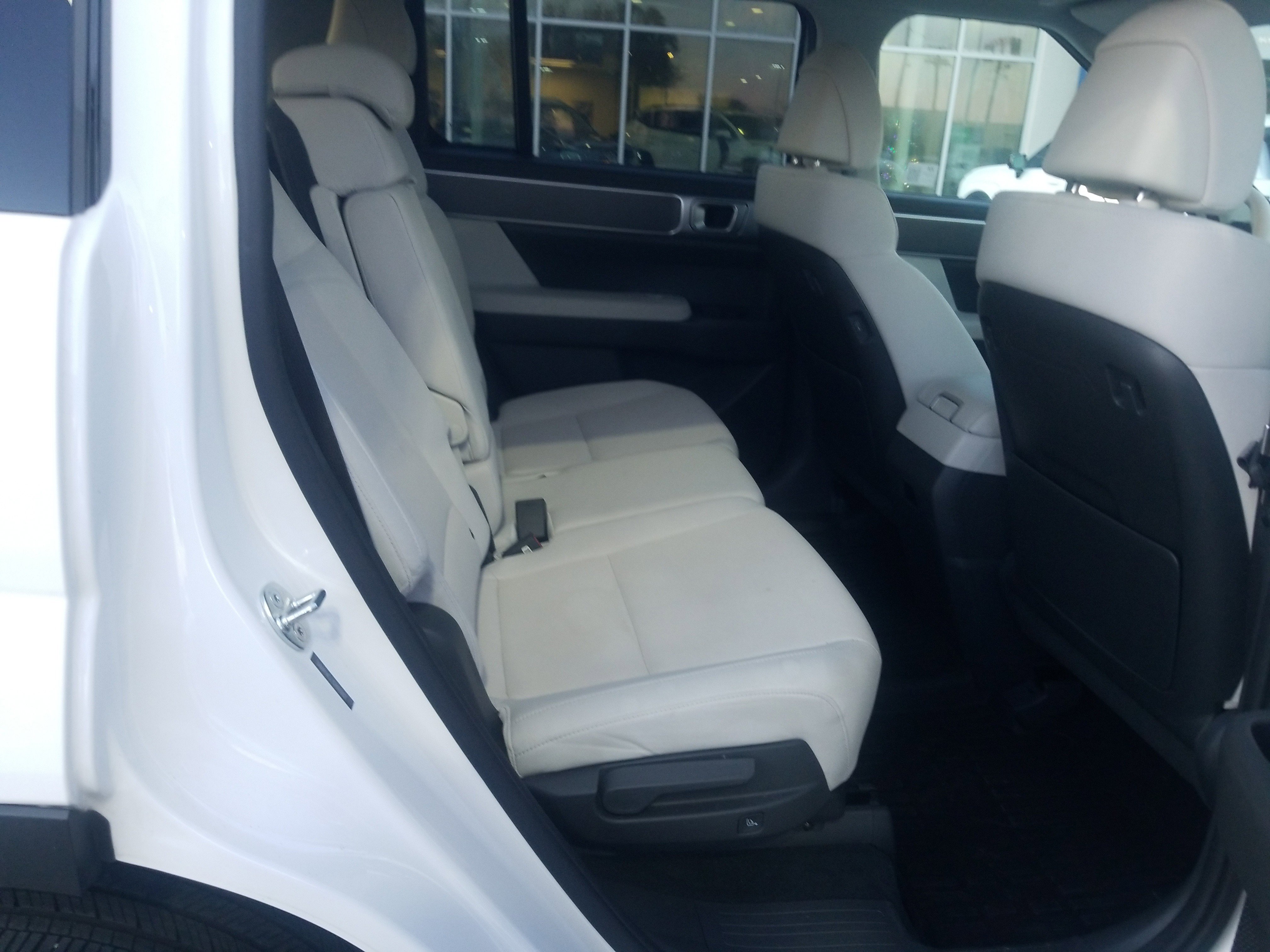 Certified 2025 Hyundai Santa Fe SE image 15