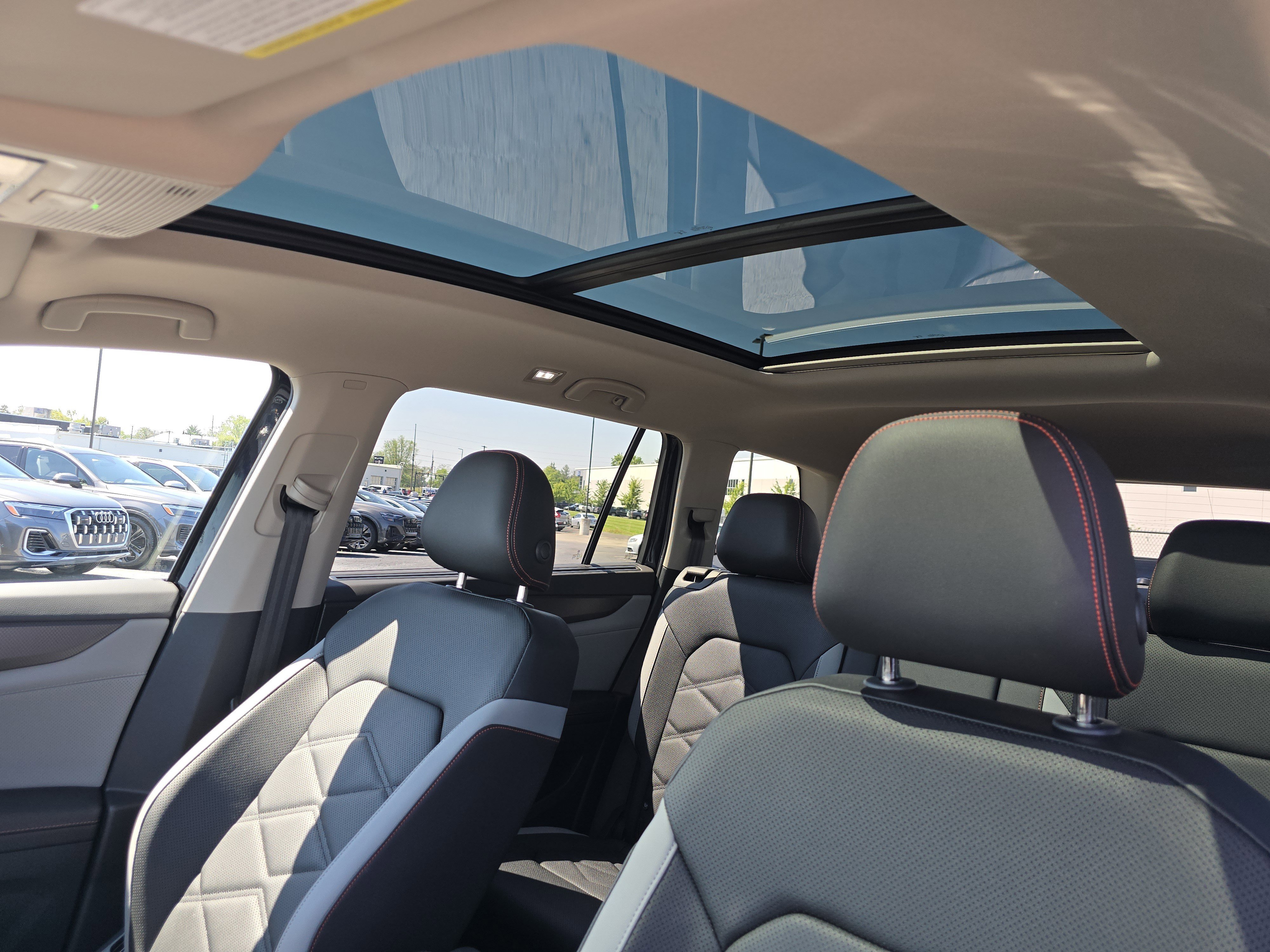 New 2025 Volkswagen Atlas Peak Edition SE image 9