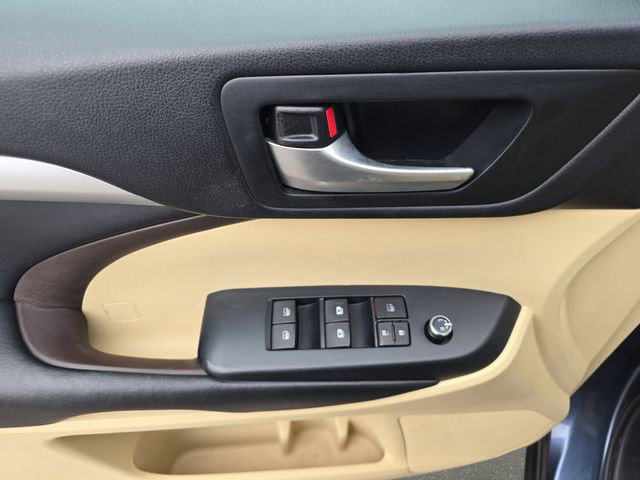 Used 2018 Toyota Highlander XLE image 32