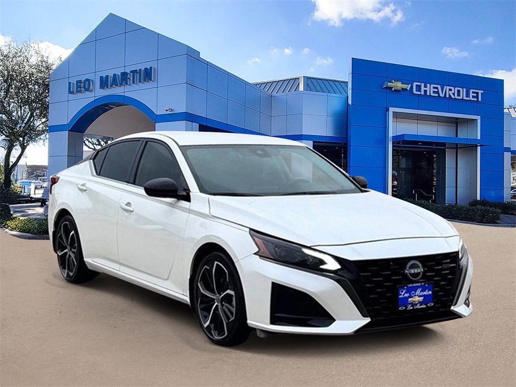 Used 2024 Nissan Altima 2.5 SR image 3