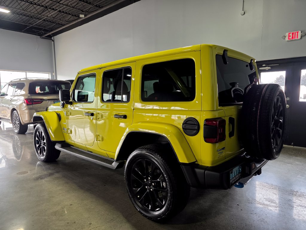 Used 2023 Jeep Wrangler Unlimited Sahara AWD/4WD image 6