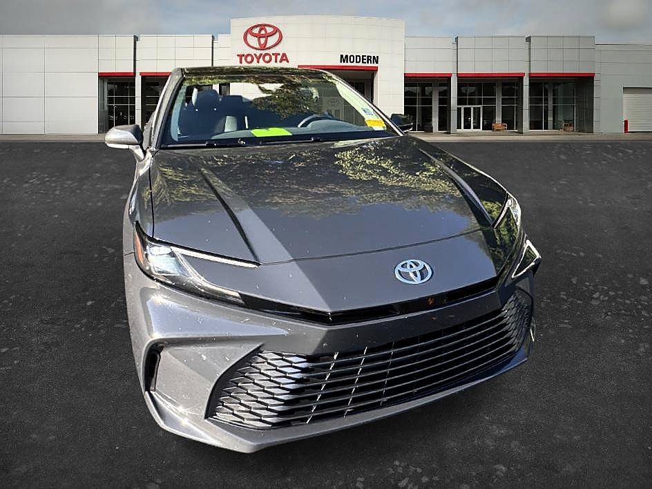 Used 2025 Toyota Camry XLE FWD image 8