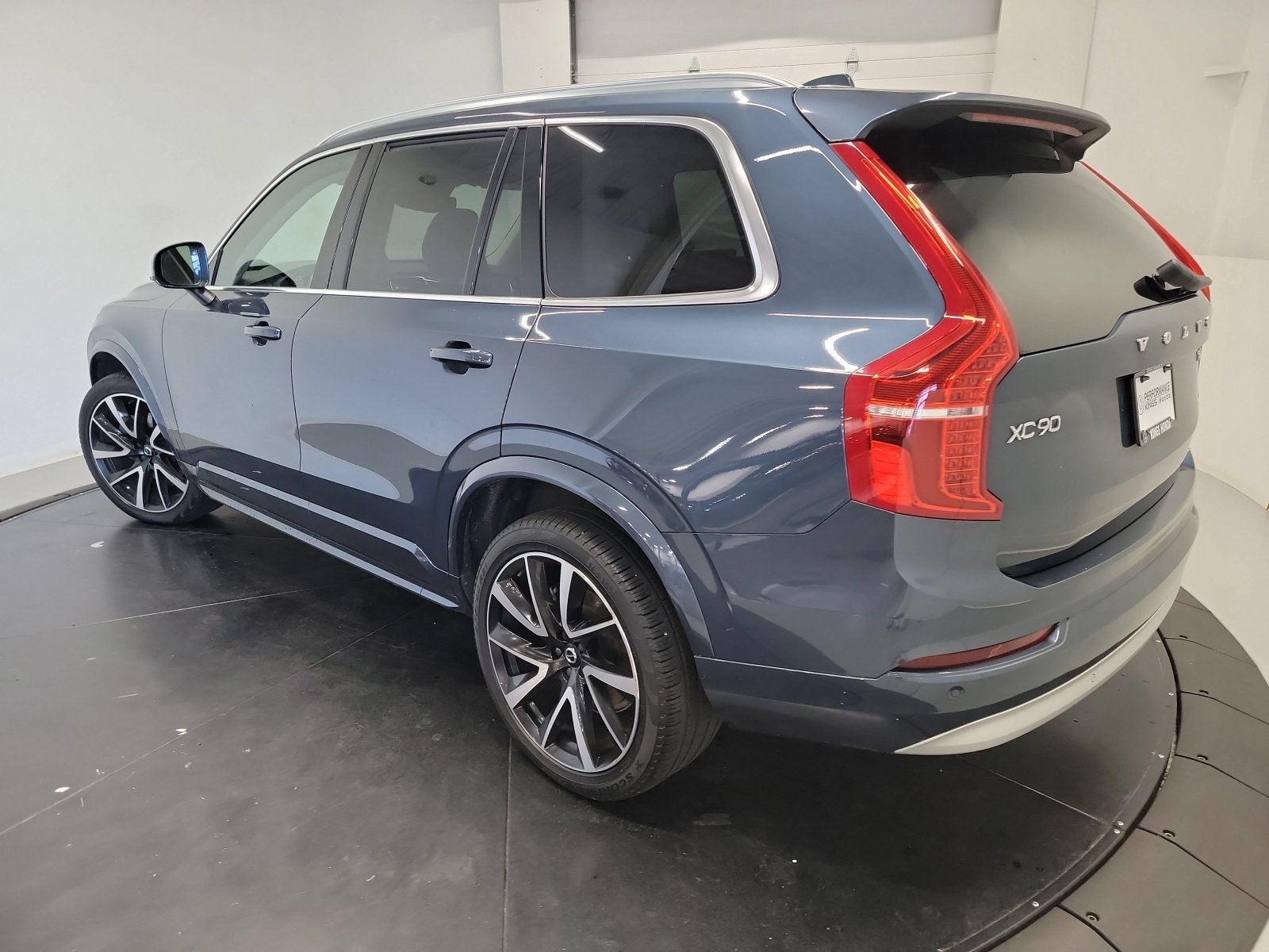 Used 2022 Volvo XC90 T6 Momentum w/ Climate Package AWD/4WD image 6
