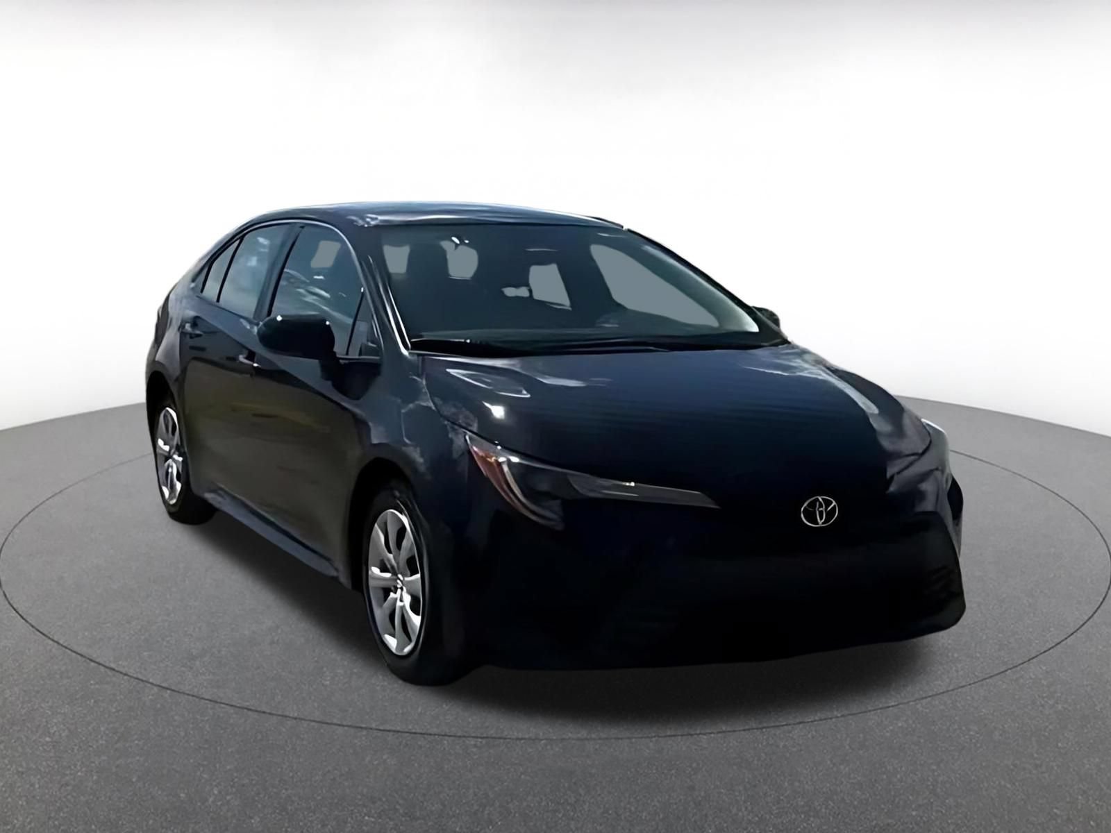 Used 2025 Toyota Corolla LE FWD image 2