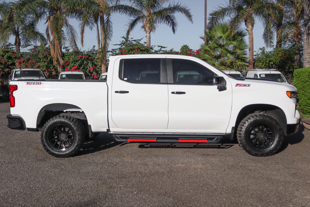 Used 2022 Chevrolet Silverado 1500 LT Trail Boss w/ LPO, Dark Essentials Package AWD/4WD image 12