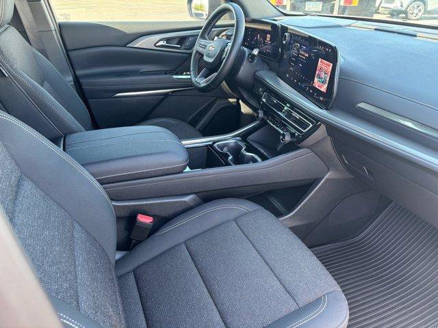 Used 2025 Chevrolet Traverse LT image 11