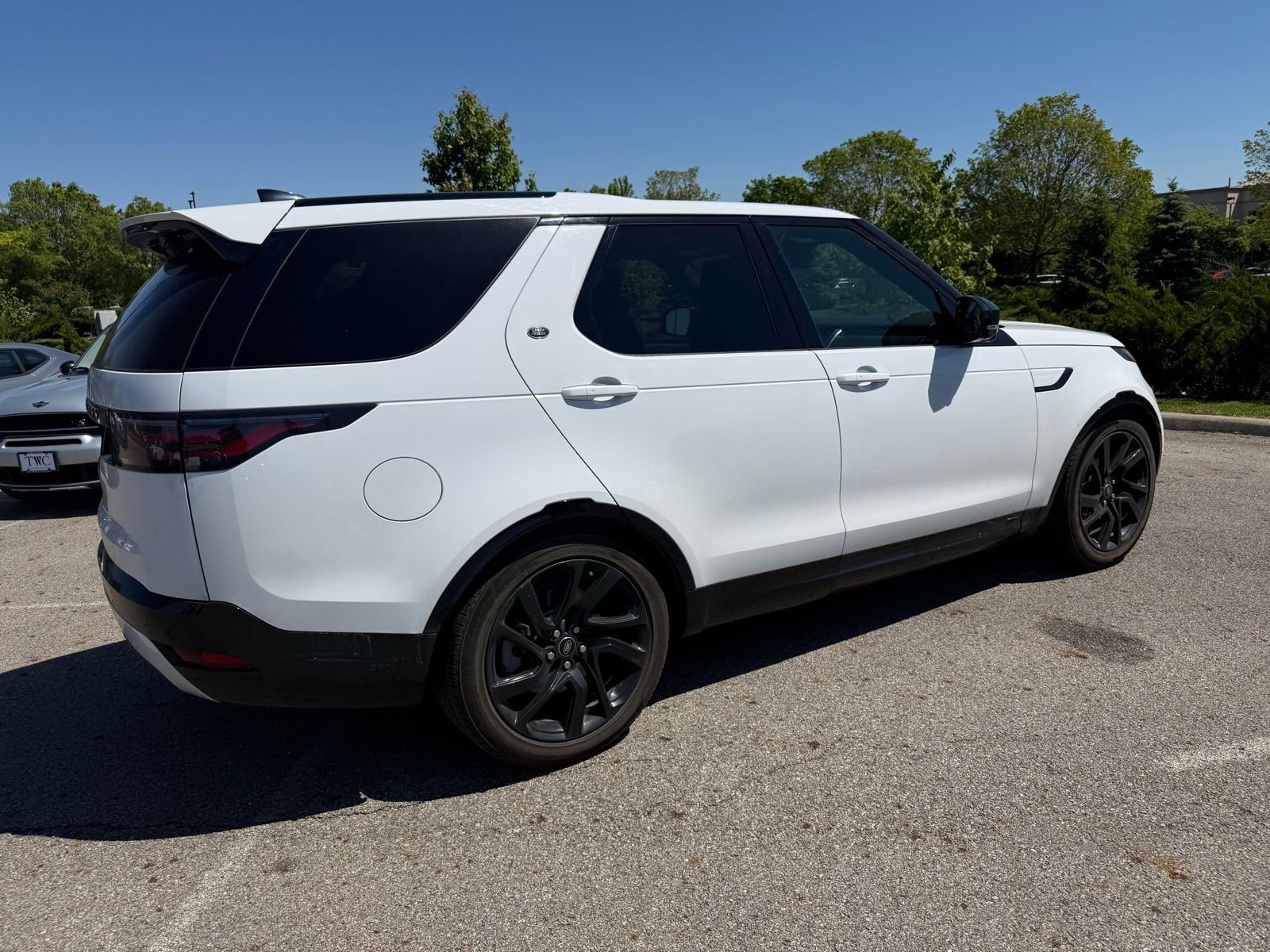 Used 2025 Land Rover Discovery Dynamic SE AWD/4WD image 5