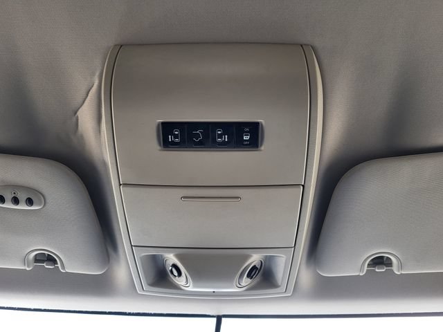 Used 2016 Chrysler Town & Country Touring FWD image 21