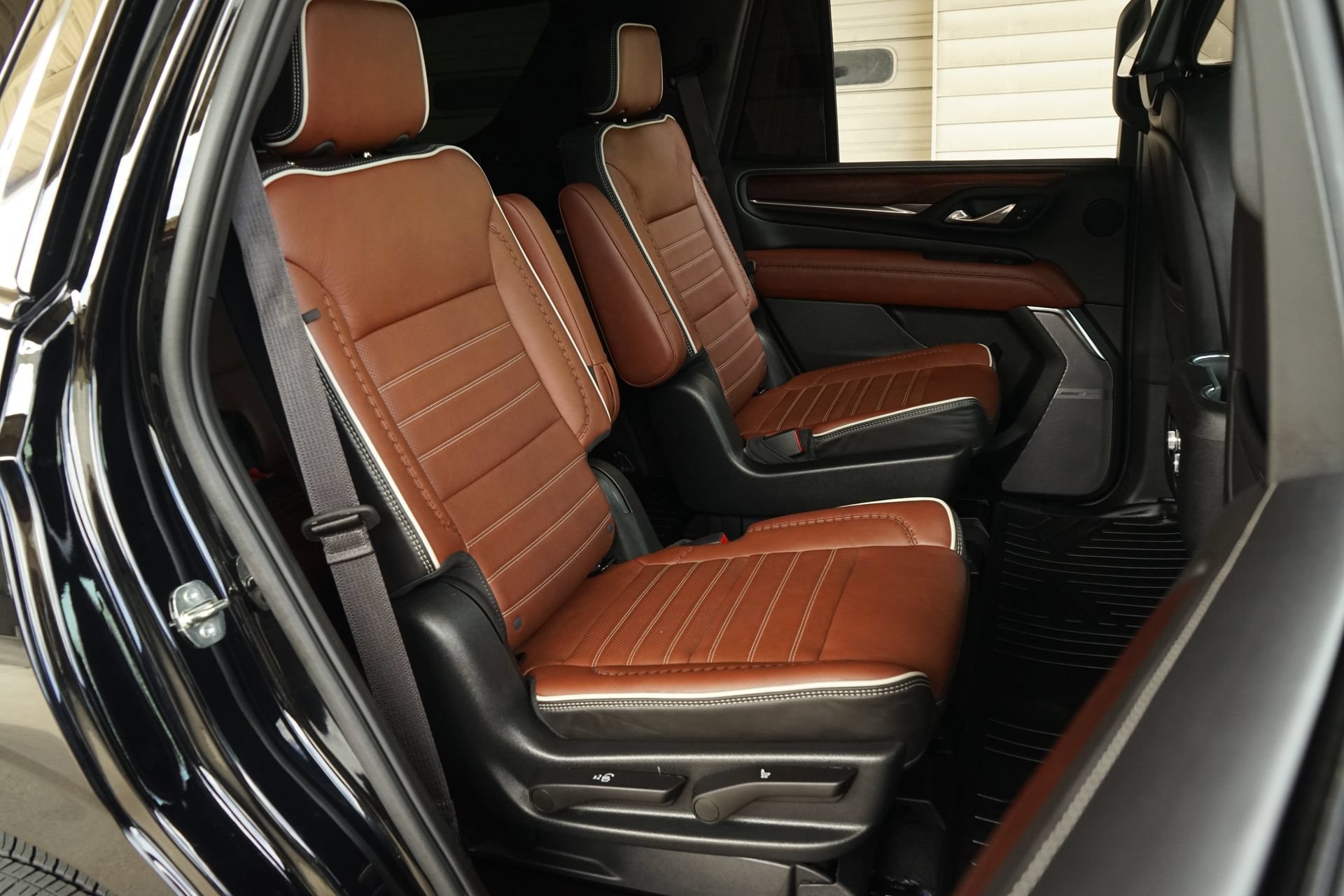 Used 2023 GMC Yukon Denali Ultimate AWD/4WD image 13
