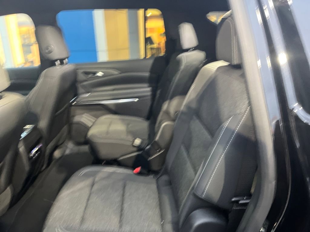 Used 2025 Chevrolet Traverse LT image 18