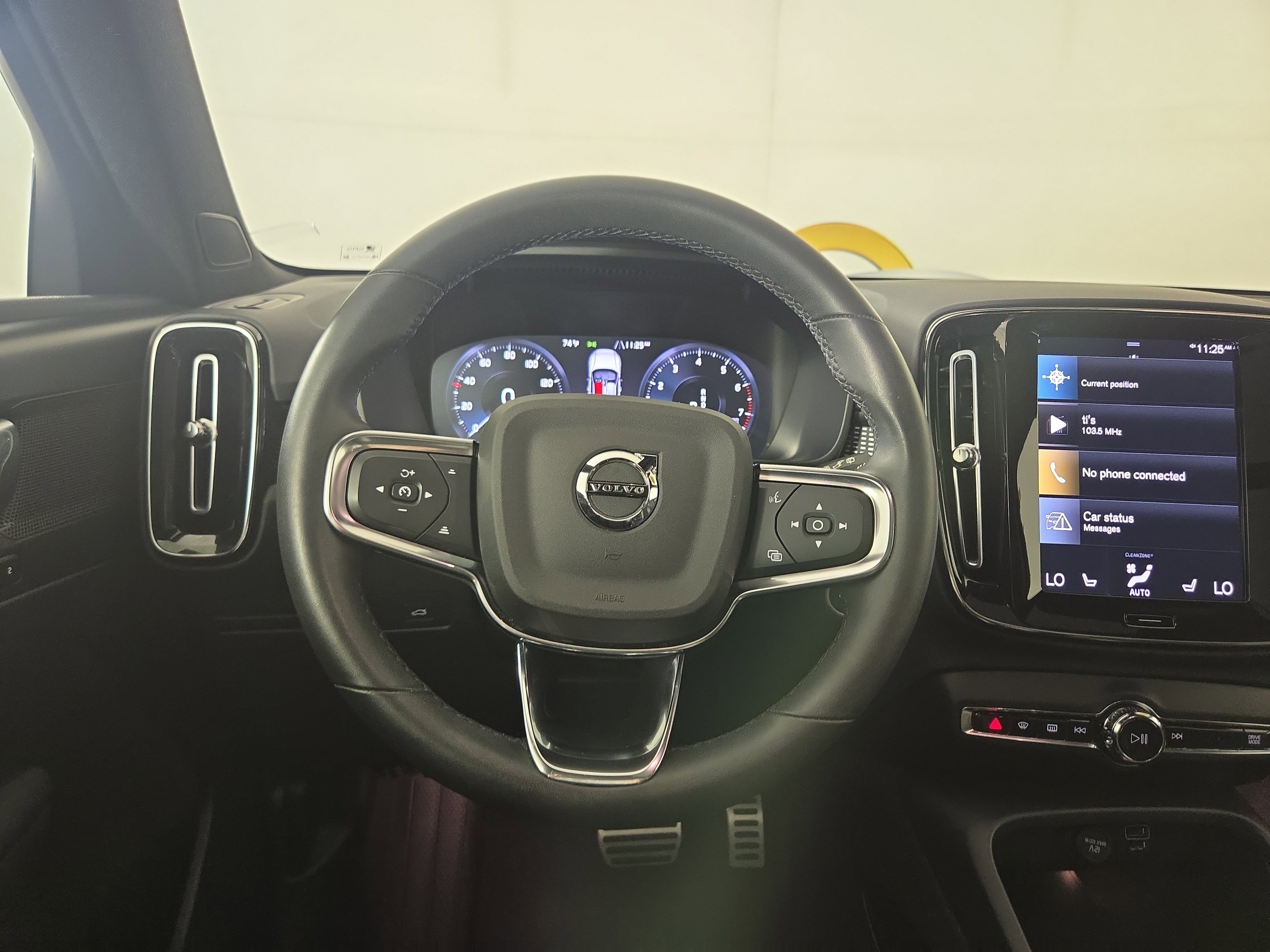 Used 2022 Volvo XC40 T5 R-Design w/ Advanced Package image 14