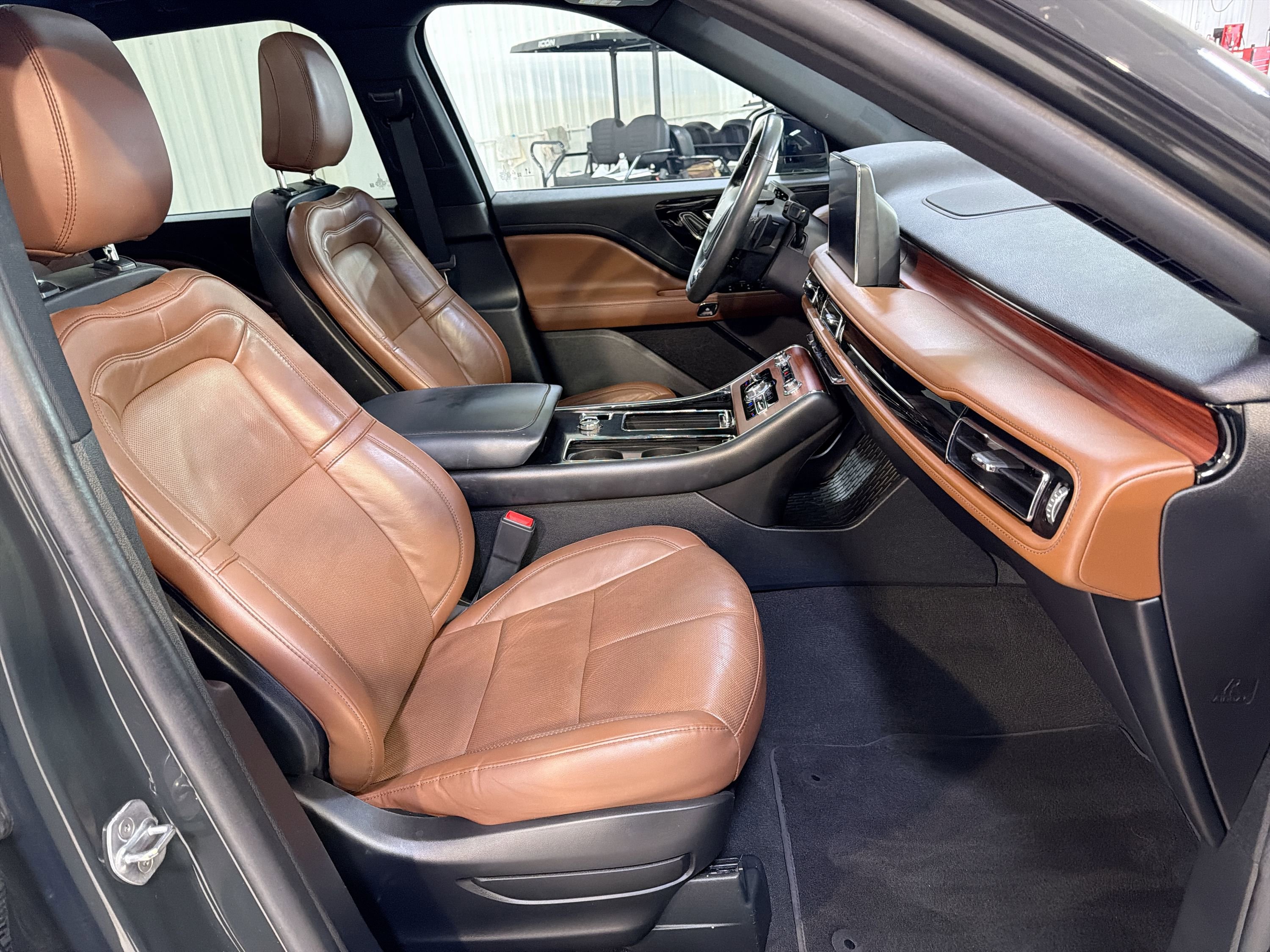 Used 2023 Lincoln Aviator Reserve w/ Equipment Group 201A RWD image 30