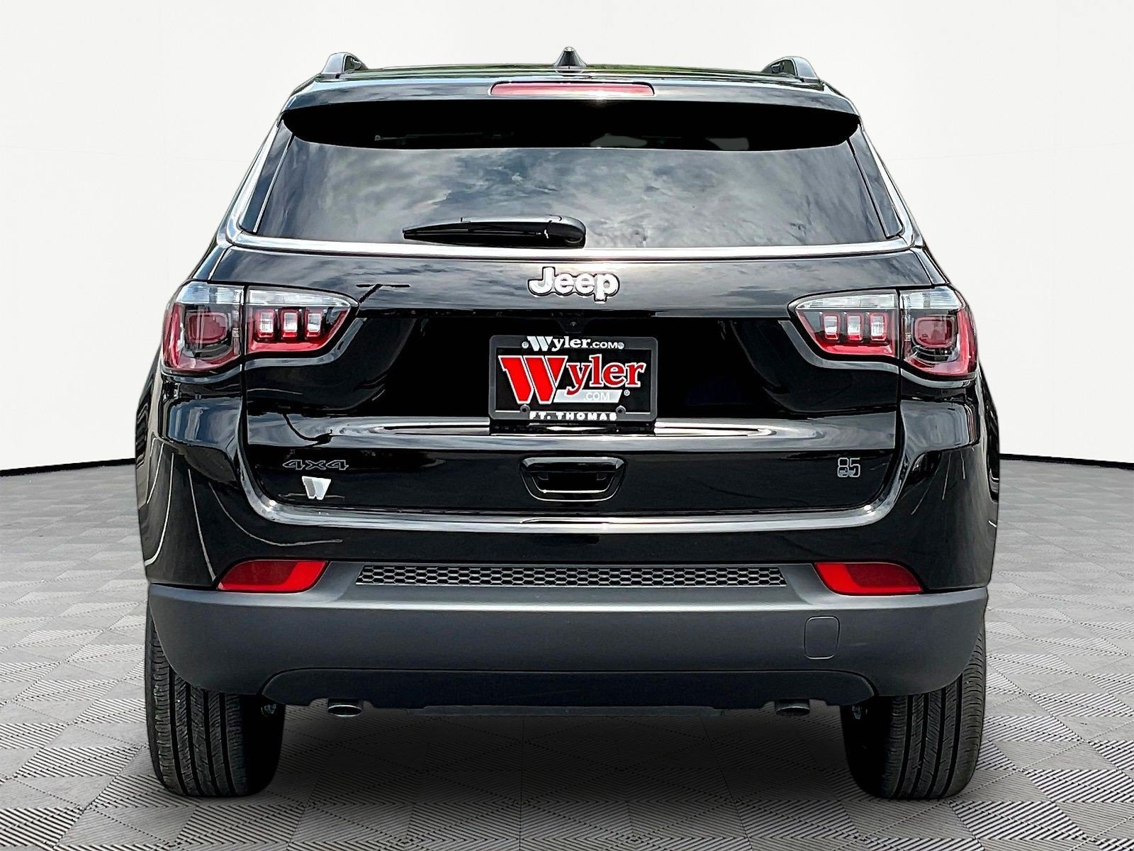 New 2026 Jeep Compass Latitude AWD/4WD image 4