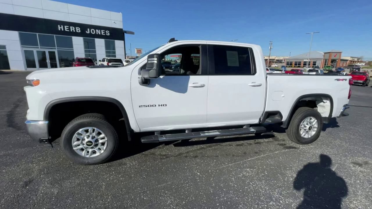 Used 2024 Chevrolet Silverado 2500 LT AWD/4WD image 6