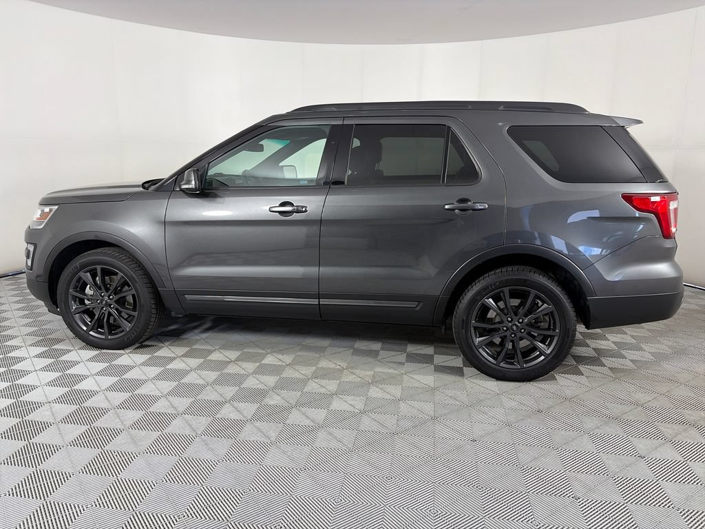 Certified 2017 Ford Explorer XLT w/ Equipment Group 202A AWD/4WD image 4