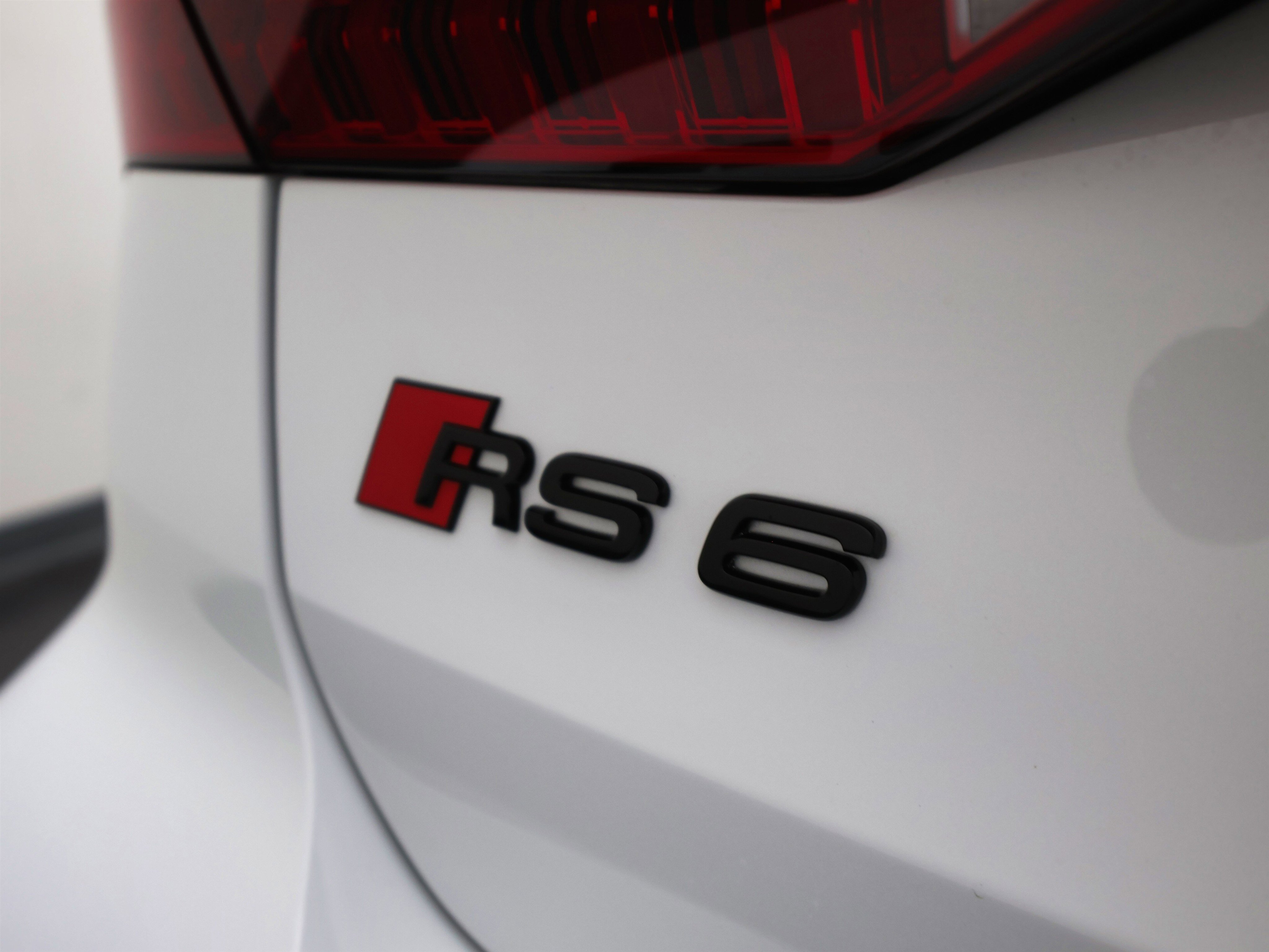 Used 2021 Audi RS 6 w/ Executive Package image 17