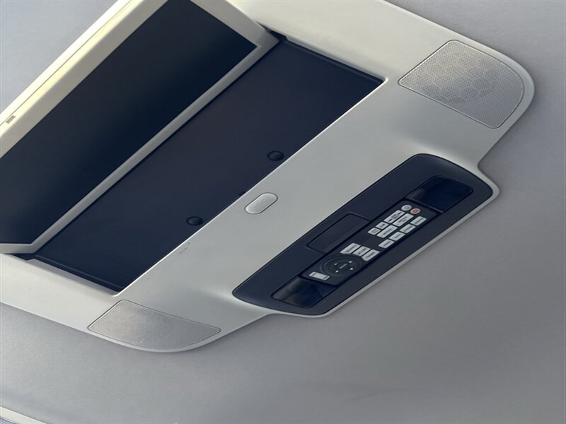 Used 2012 Honda Odyssey Touring Elite image 30