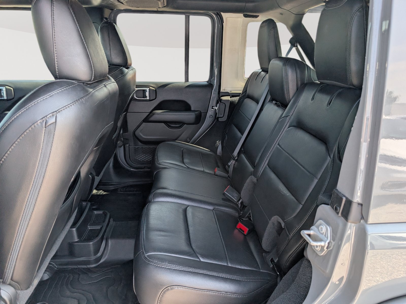 Used 2020 Jeep Wrangler Unlimited Sahara AWD/4WD image 14