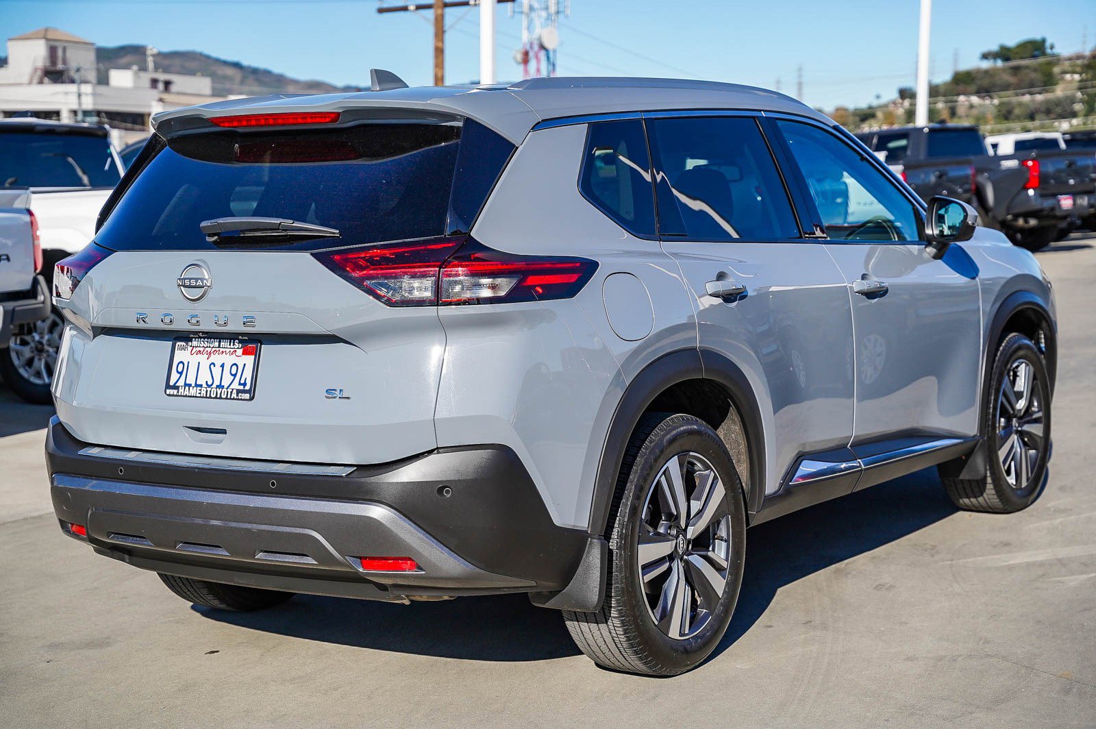 Used 2023 Nissan Rogue SL image 9