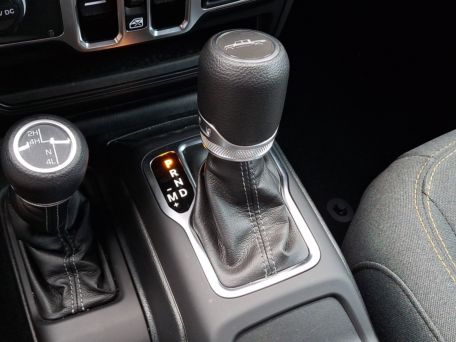 Certified 2025 Jeep Gladiator Sport AWD/4WD image 14