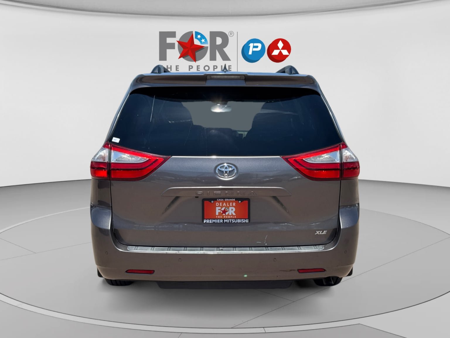 Used 2018 Toyota Sienna XLE w/ XLE Navigation Package FWD image 4