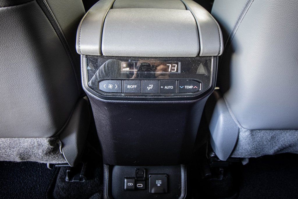Used 2023 Toyota Highlander Limited image 44