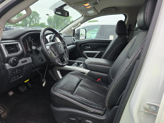 Used 2018 Nissan Titan PRO-4X AWD/4WD image 3