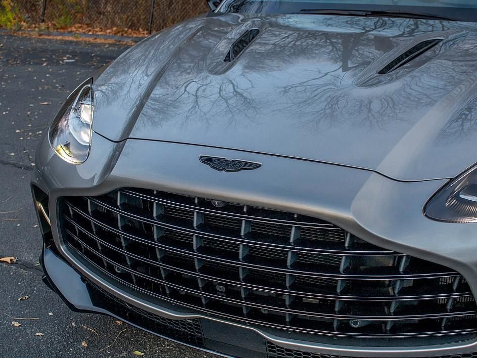 Used 2025 Aston Martin DBX 707 image 10