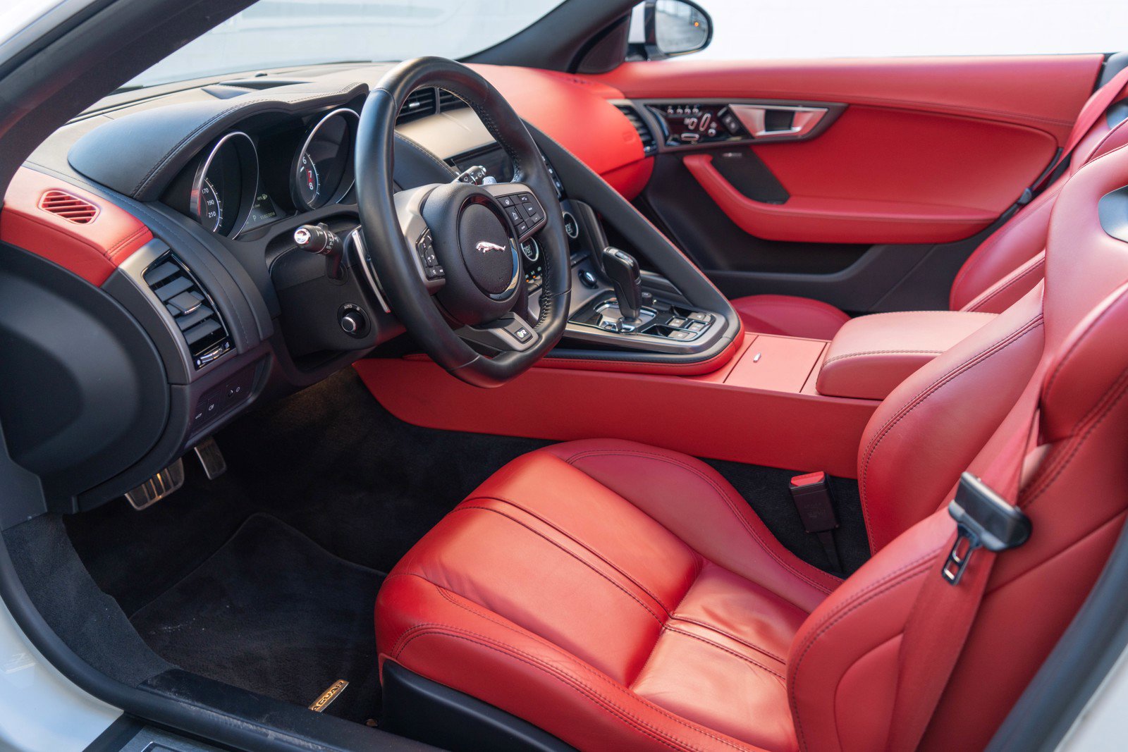 Used 2017 Jaguar F-TYPE R AWD/4WD image 16