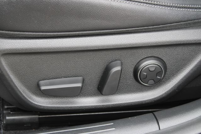 Used 2022 Genesis G70 2.0T RWD image 33