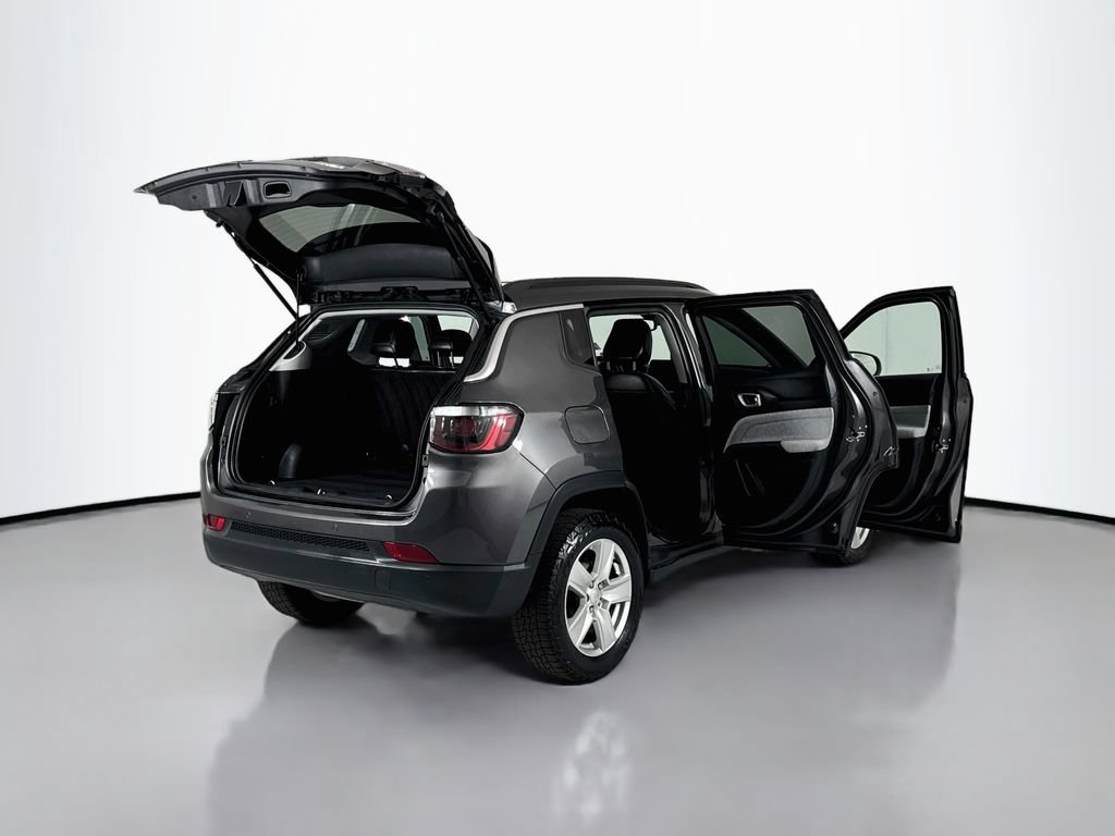 Used 2022 Jeep Compass Latitude w/ Convenience Group AWD/4WD image 23