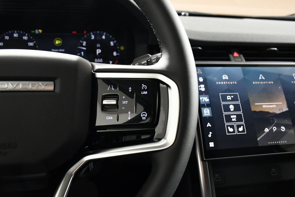 Used 2025 Land Rover Discovery Sport S image 29