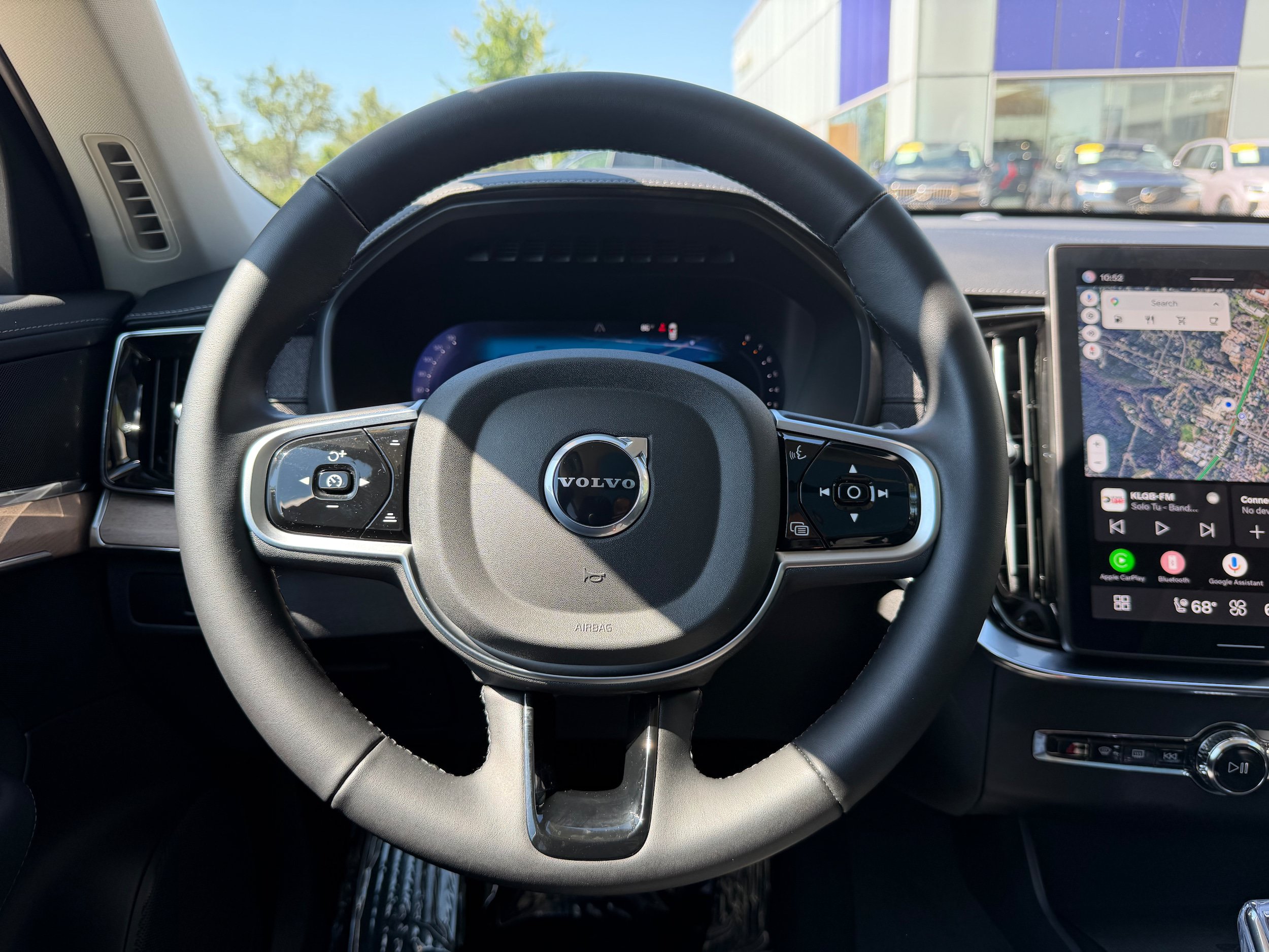 Certified 2025 Volvo XC90 B6 Plus AWD/4WD image 17