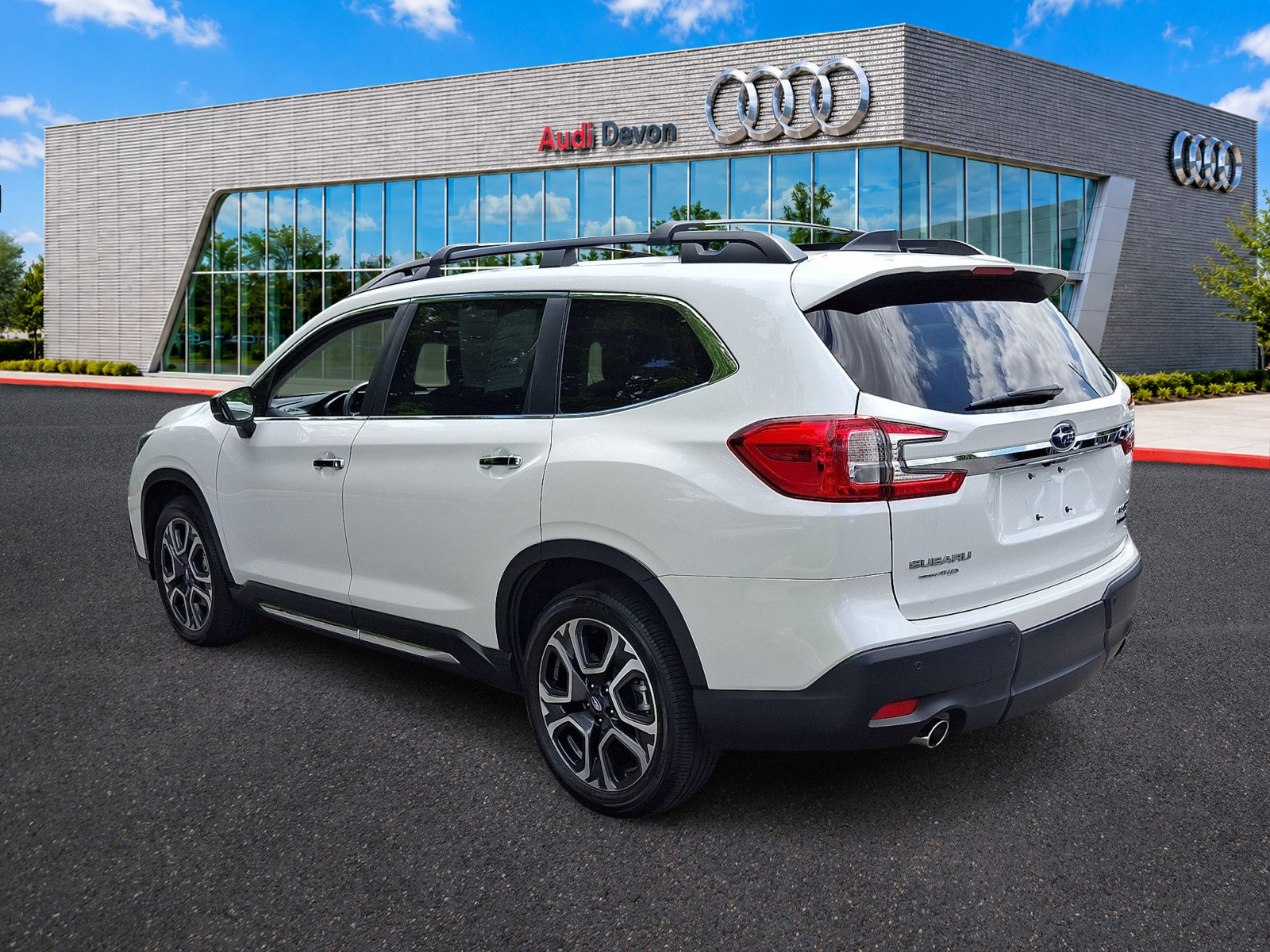Used 2024 Subaru Ascent Touring AWD/4WD image 4