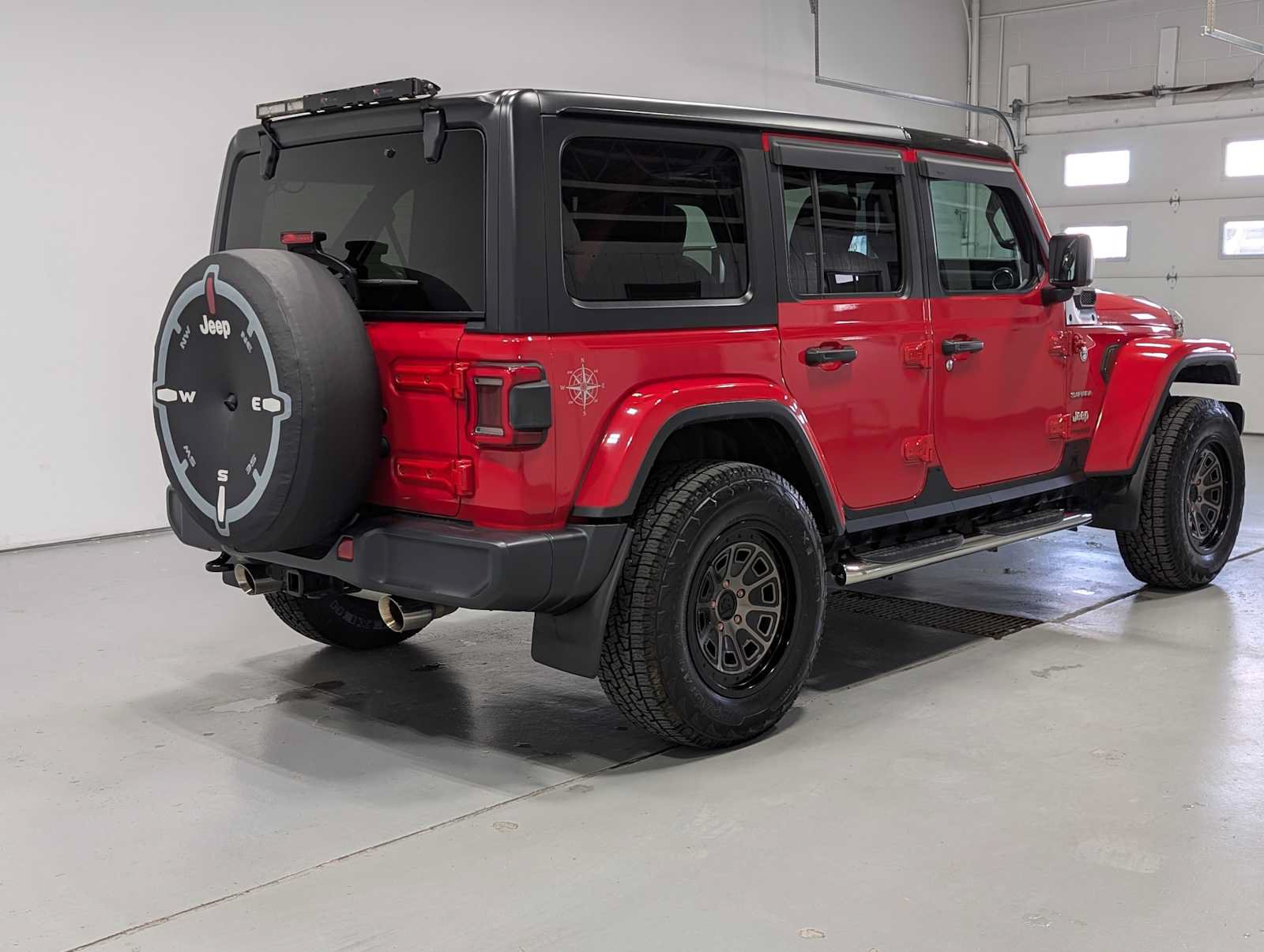 Used 2019 Jeep Wrangler Unlimited Sahara AWD/4WD image 8