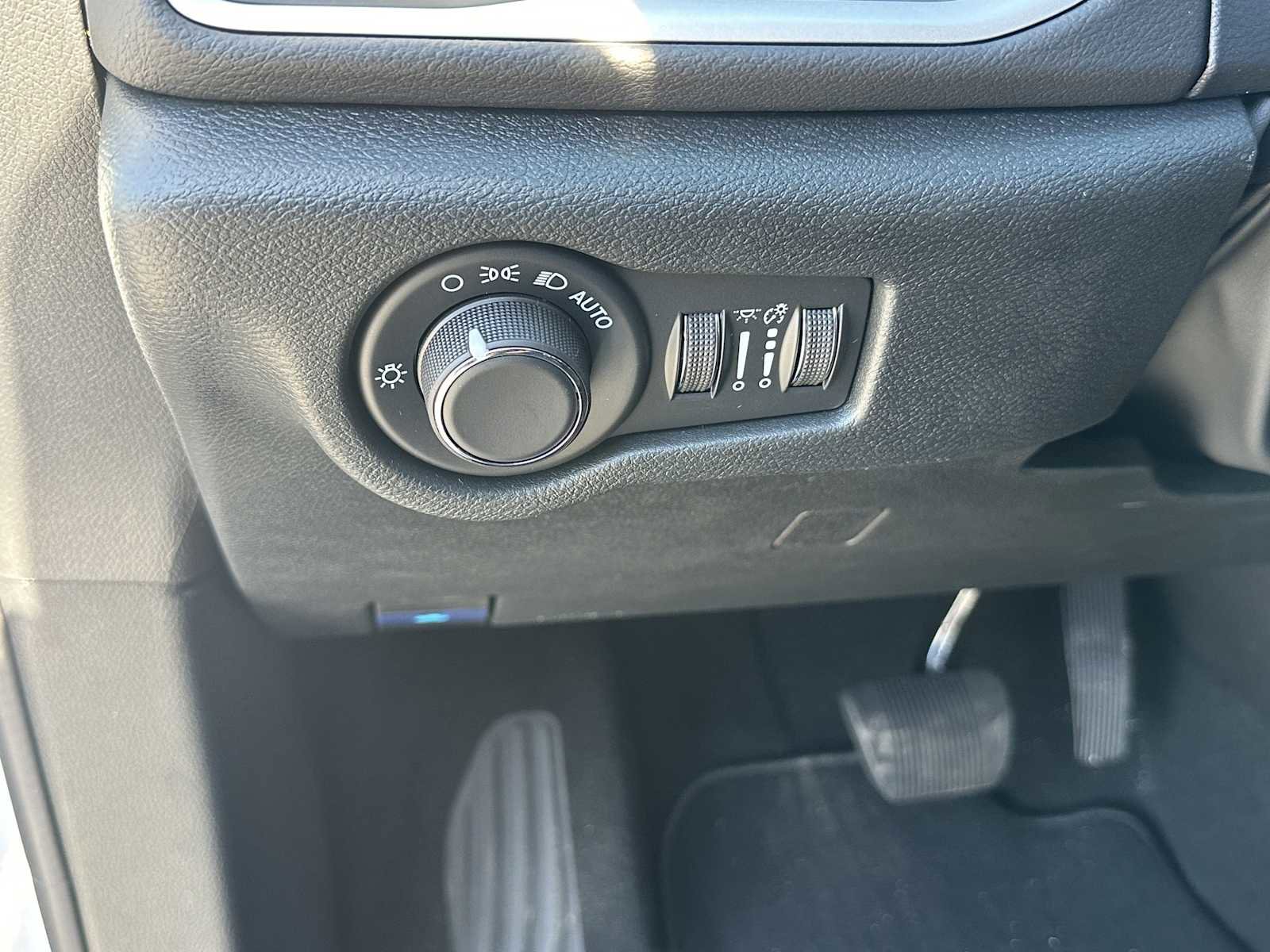 New 2026 Chrysler Voyager LX image 30