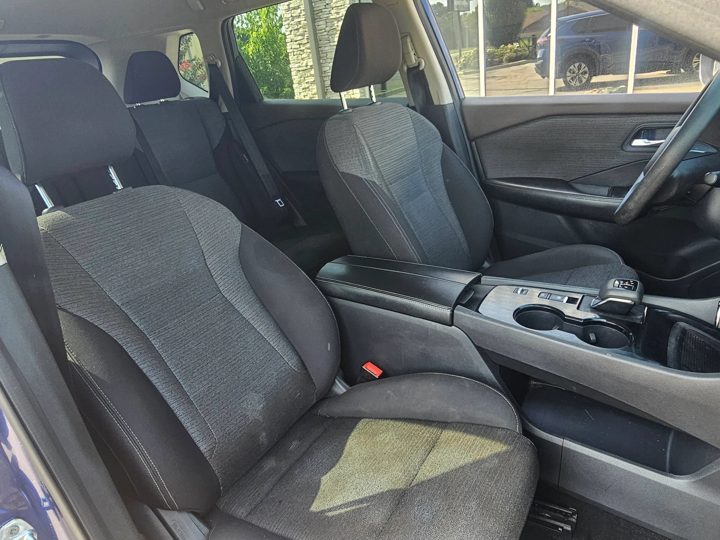 Used 2023 Nissan Rogue SV FWD image 8