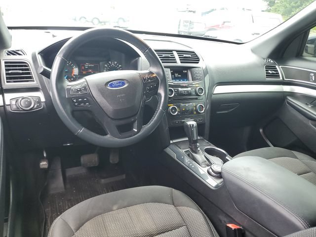Used 2017 Ford Explorer XLT AWD/4WD image 10