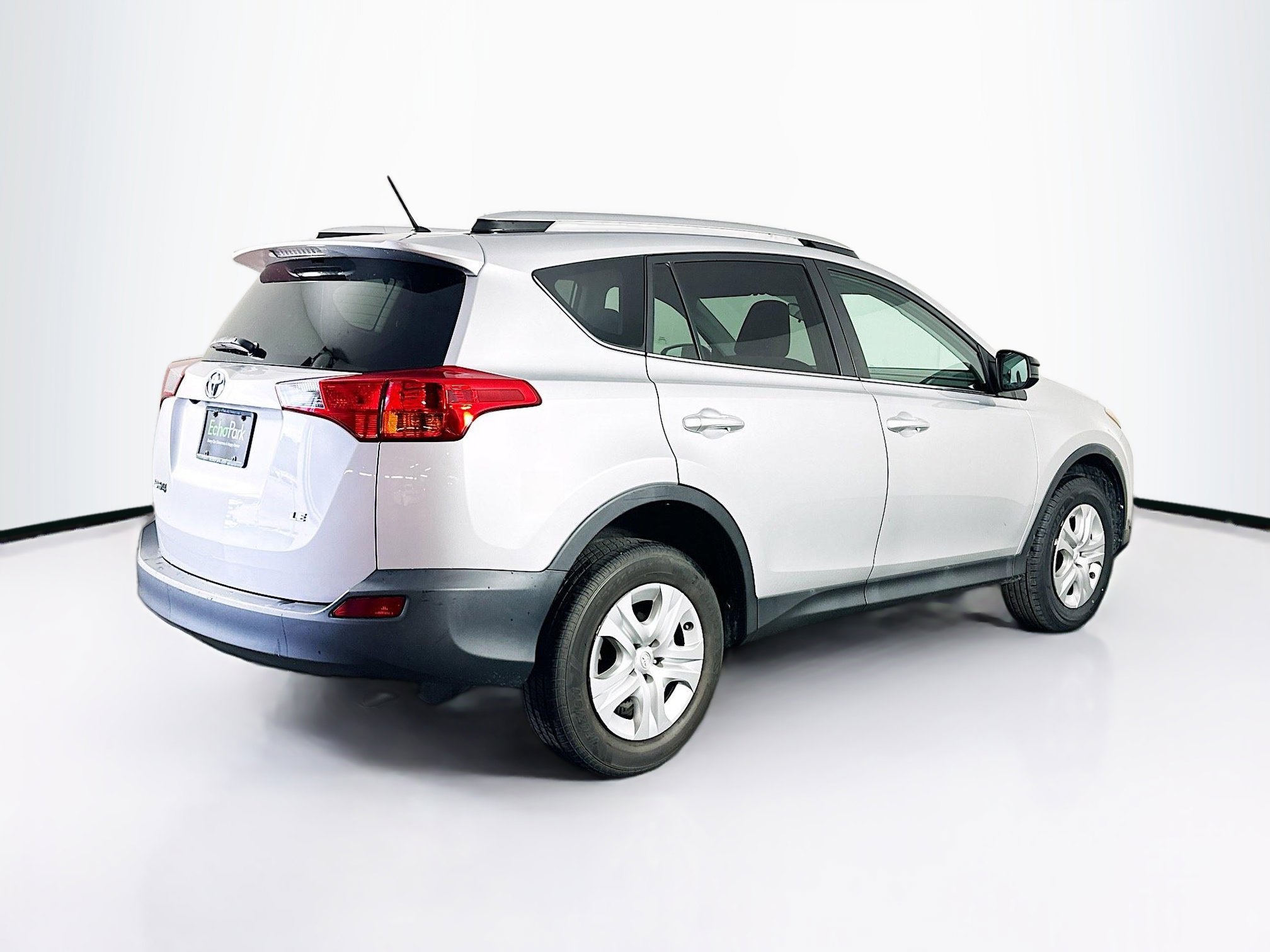 Used 2015 Toyota RAV4 LE FWD image 9