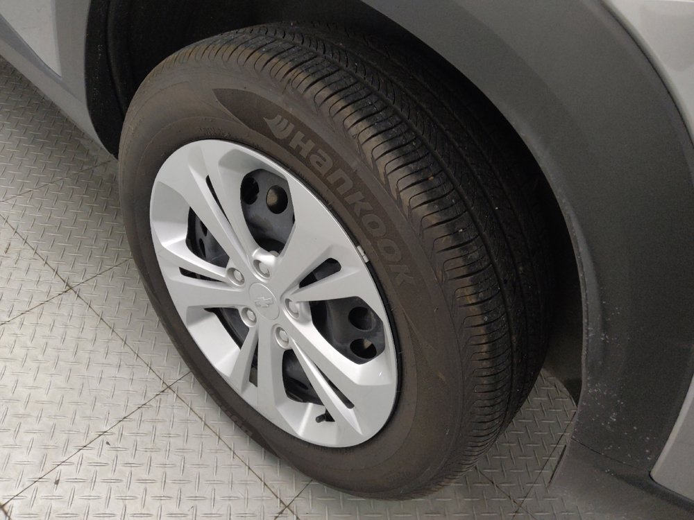 Used 2025 Chevrolet Trax LS FWD image 31