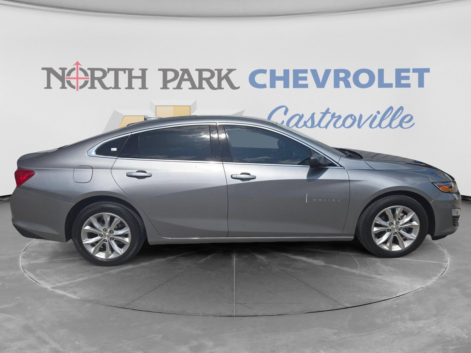 Used 2024 Chevrolet Malibu LT FWD image 2