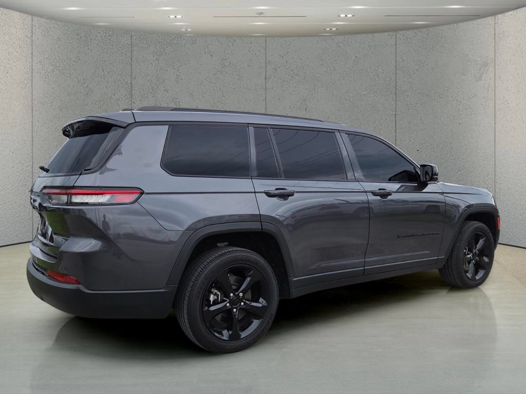 Used 2023 Jeep Grand Cherokee L Laredo RWD image 3