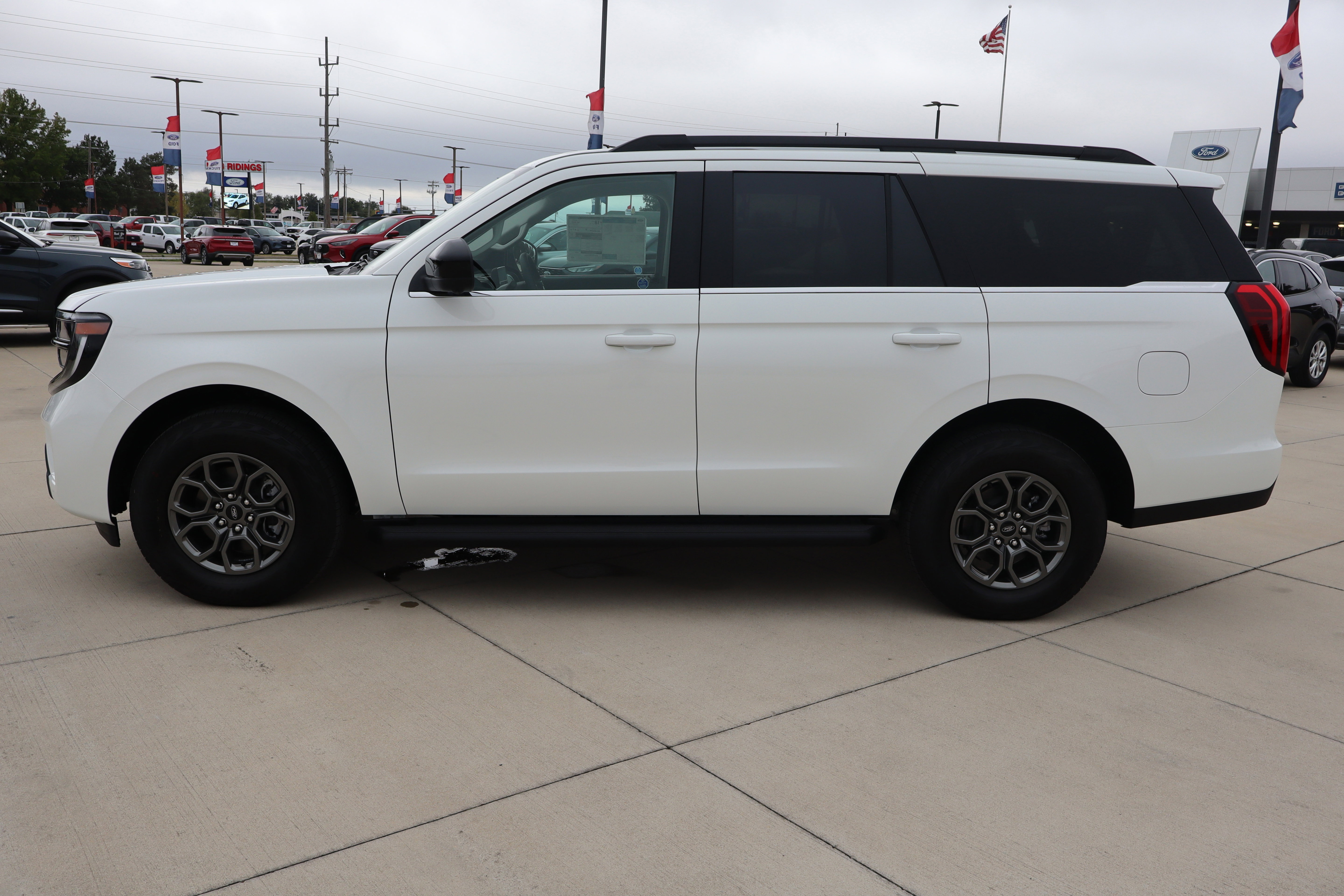 New 2025 Ford Expedition Active image 8