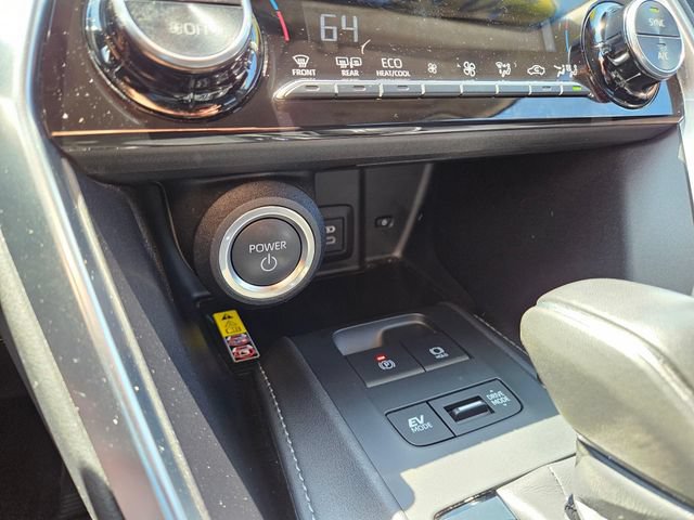Used 2023 Toyota Venza LE AWD/4WD image 29