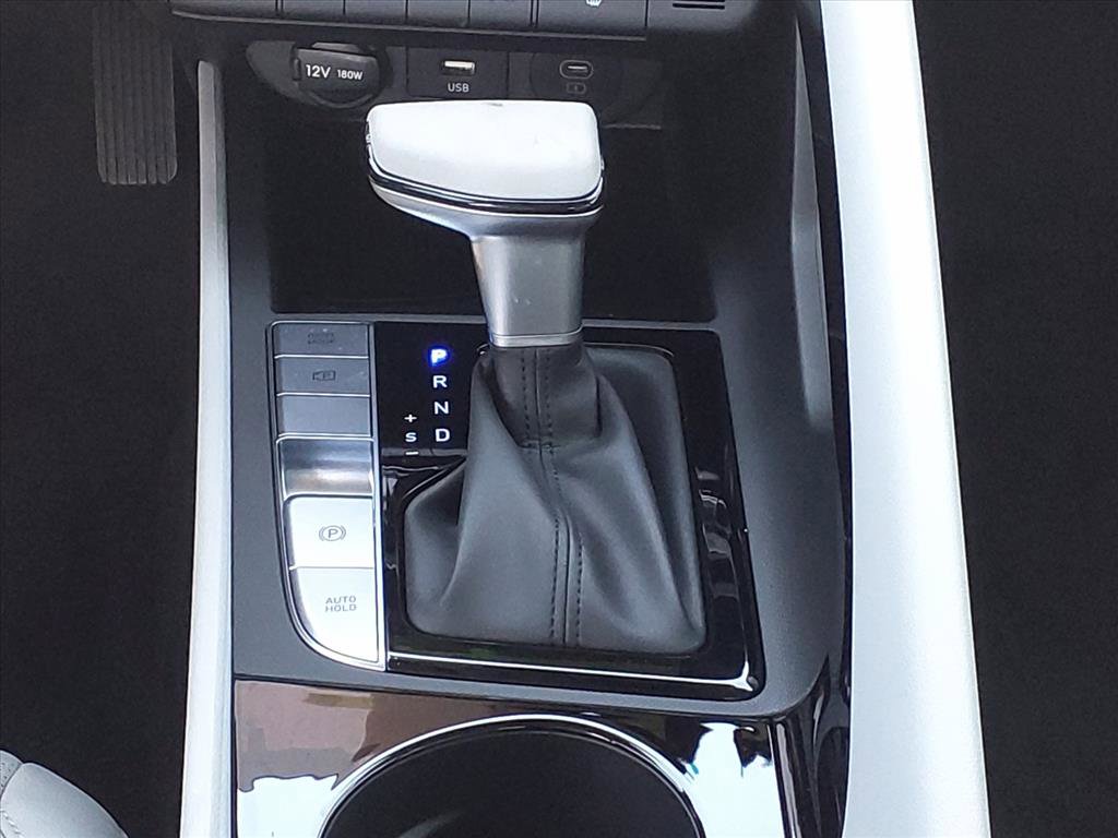 New 2025 Hyundai Elantra Limited FWD image 10