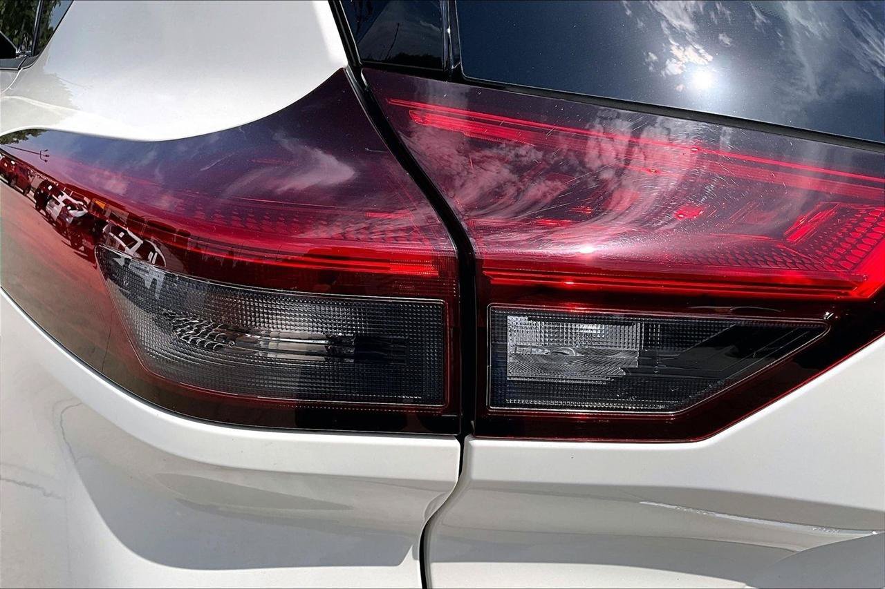 Used 2022 Nissan Rogue Platinum w/ Head-Up Display Package AWD/4WD image 25