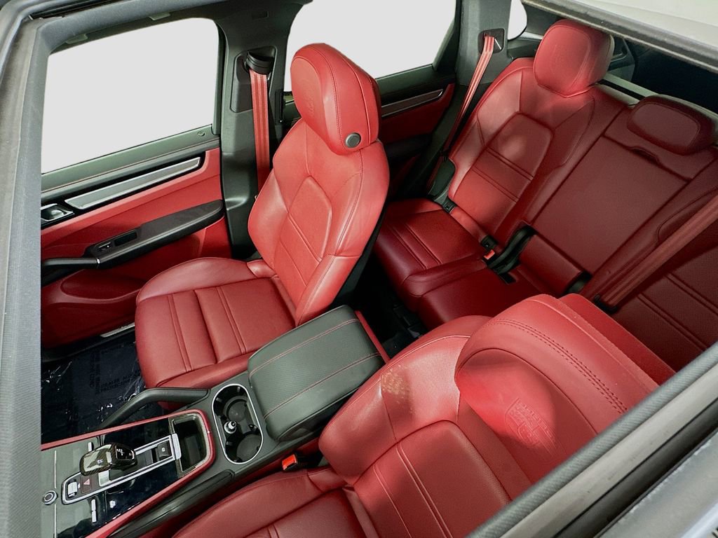 Used 2022 Porsche Cayenne S Platinum image 12