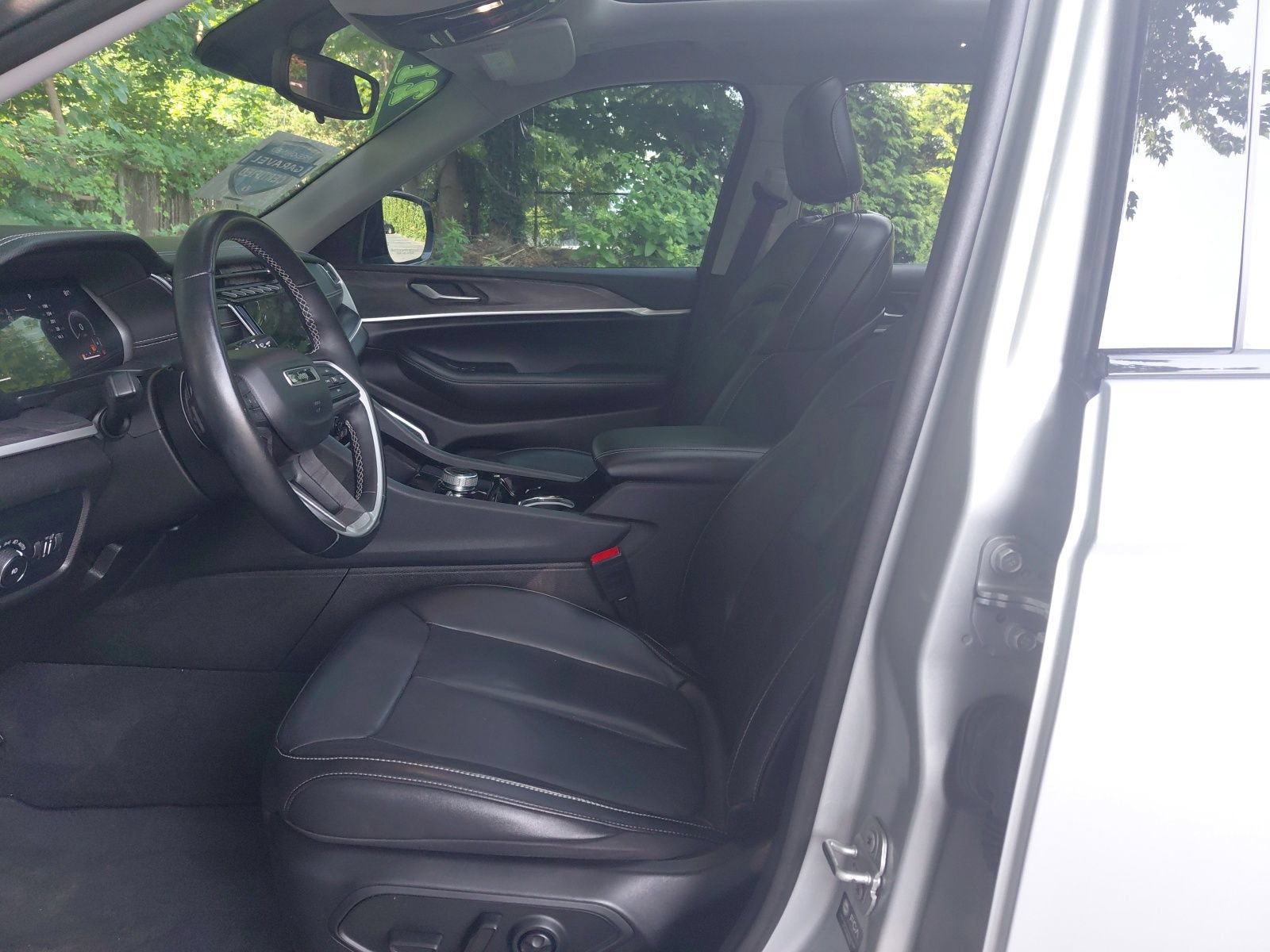 Used 2021 Jeep Grand Cherokee L Limited AWD/4WD image 2