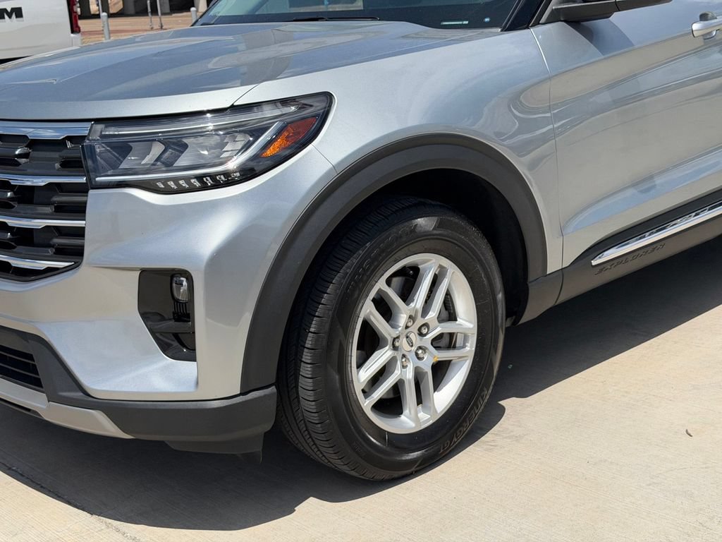 Used 2025 Ford Explorer Active w/ Active Comfort Package RWD image 9